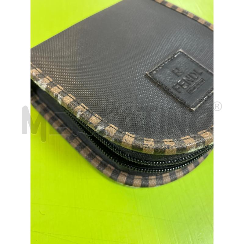 KIT PULIZIA SCARPE FENDI  | Mercatino dell'Usato Ciampino 5