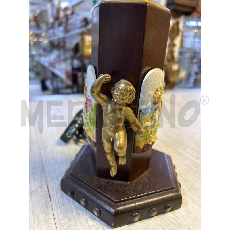 LAMPADA IN LEGNO EPOCA CON PUTTI IN OTTONE E DECORAZIONI IN CERAMICA | Mercatino dell'Usato Ciampino 2