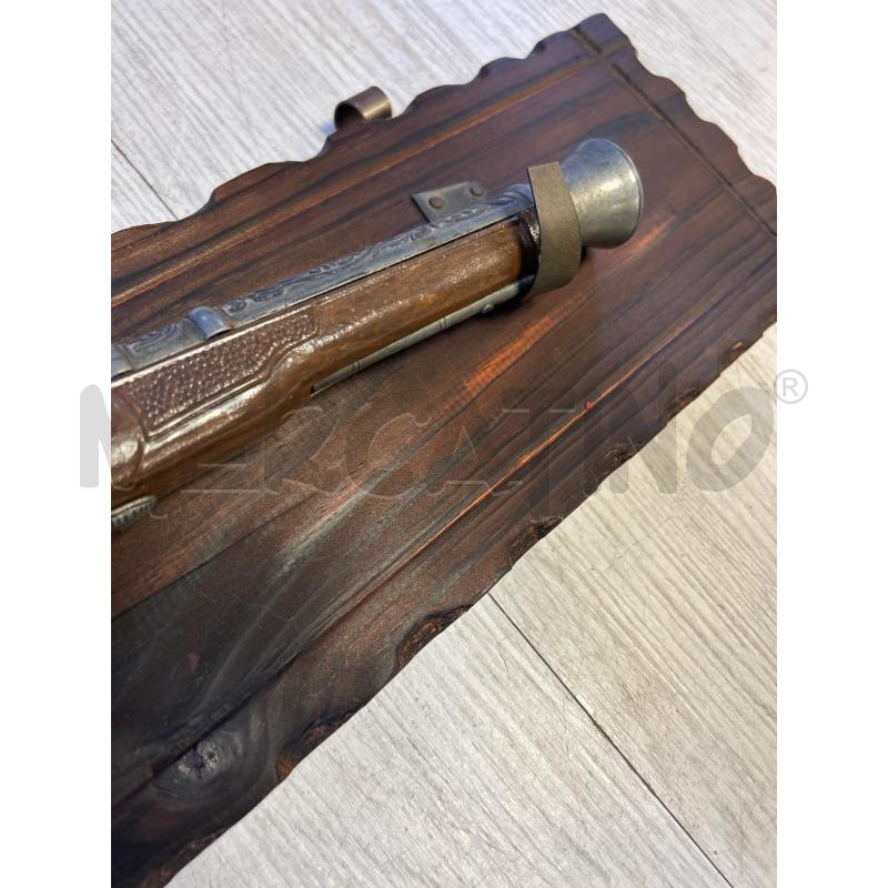 PISTOLA RIPRODUZIONE SU BASE IN LEGNO | Mercatino dell'Usato Ciampino 3