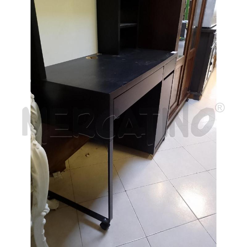 SCRIVANIA IKEA MICKE | Mercatino dell'Usato Ciampino 2