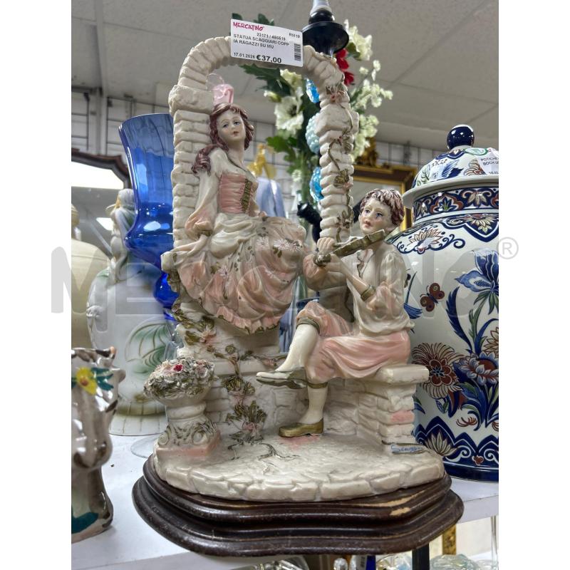 STATUA SCAGGIARI COPPIA RAGAZZI SU MURETTO | Mercatino dell'Usato Ciampino 1