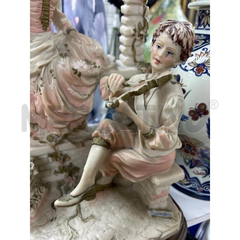 STATUA SCAGGIARI COPPIA RAGAZZI SU MURETTO | Mercatino dell'Usato Ciampino 2