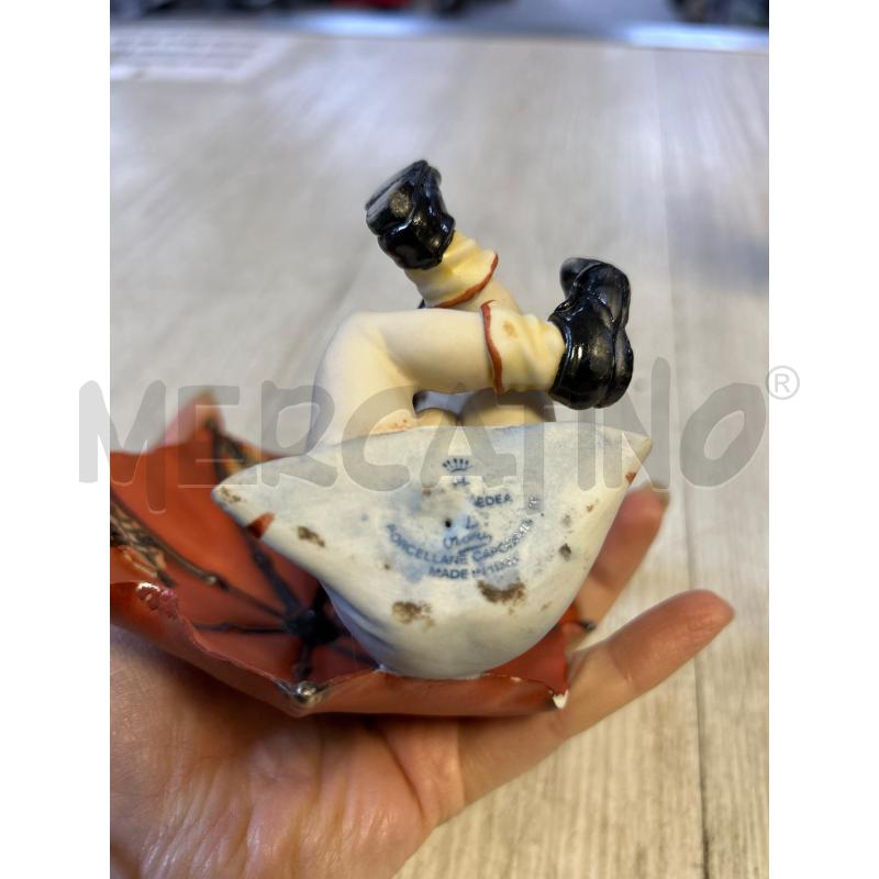 STATUINA CAPODIMONTE BIMBA CON OMBRELLO | Mercatino dell'Usato Ciampino 4