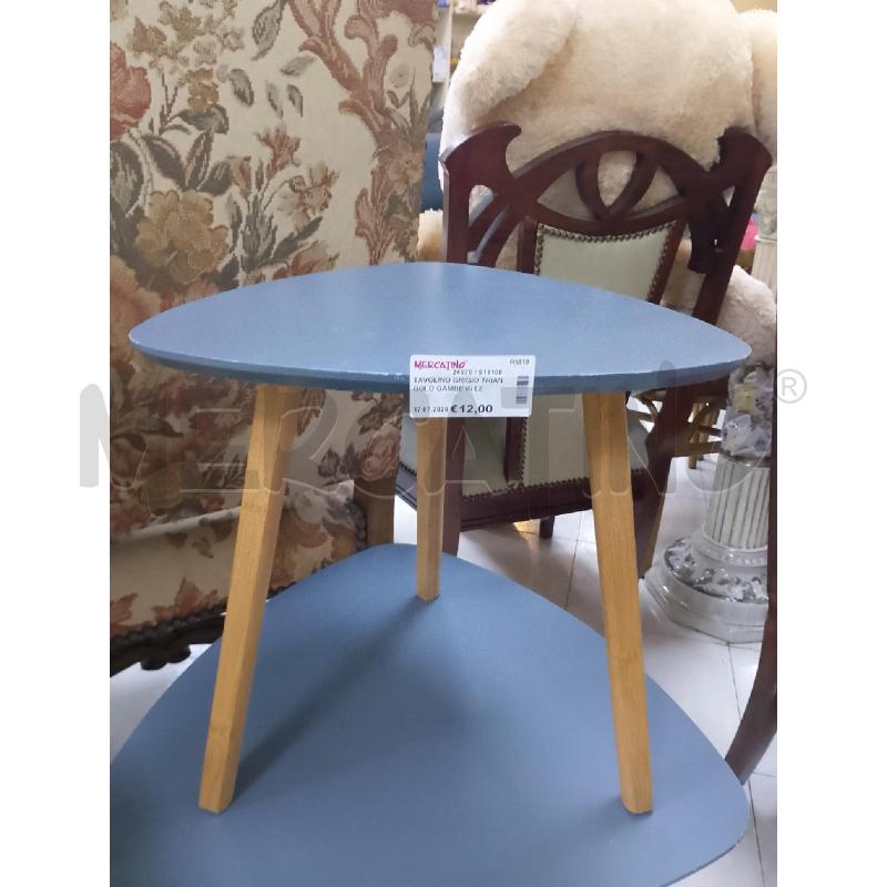 TAVOLINO GRIGIO TRIANGOLO GAMBE IN LEGNO | Mercatino dell'Usato Ciampino 1