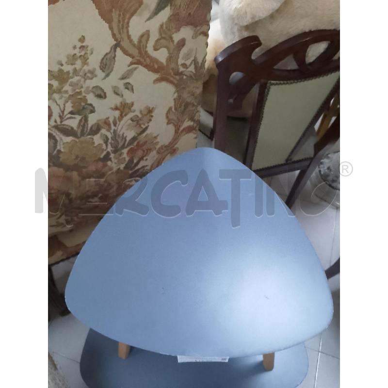 TAVOLINO GRIGIO TRIANGOLO GAMBE IN LEGNO | Mercatino dell'Usato Ciampino 2