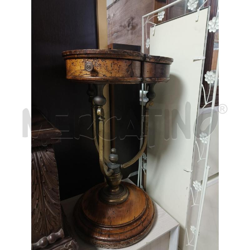 TAVOLINO IN LEGNO E FERRO EPOCA TRIANGOLARE | Mercatino dell'Usato Ciampino 1