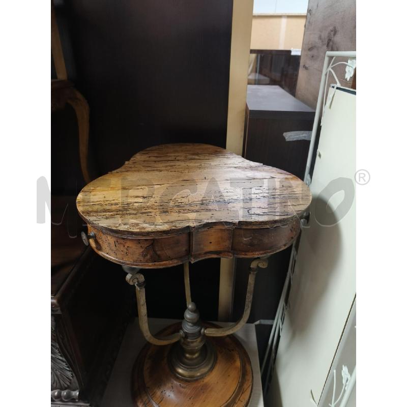 TAVOLINO IN LEGNO E FERRO EPOCA TRIANGOLARE | Mercatino dell'Usato Ciampino 3
