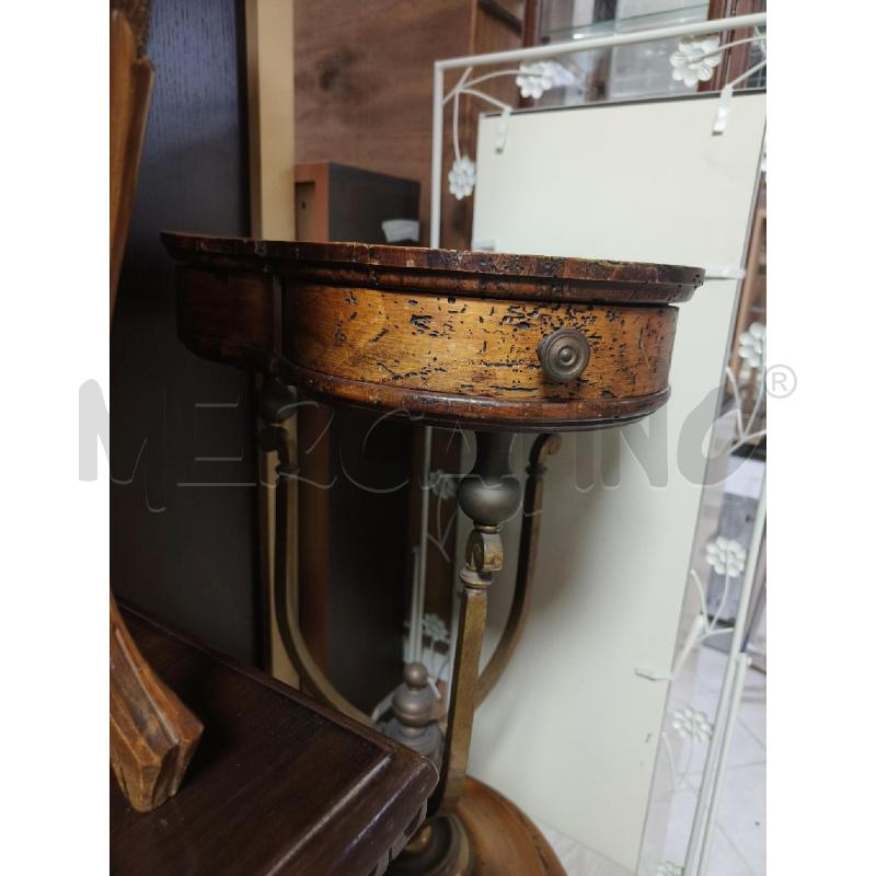 TAVOLINO IN LEGNO E FERRO EPOCA TRIANGOLARE | Mercatino dell'Usato Ciampino 5