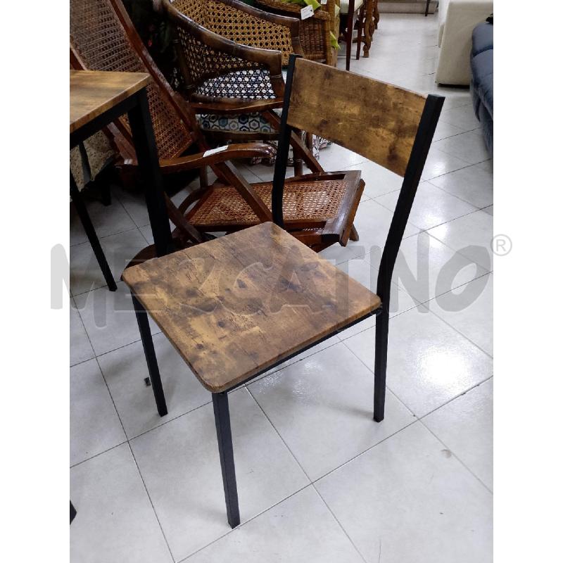TAVOLO RETTANGOLARE CON 4 SEDIE EFFETTO LEGNO E FERRO | Mercatino dell'Usato Ciampino 3