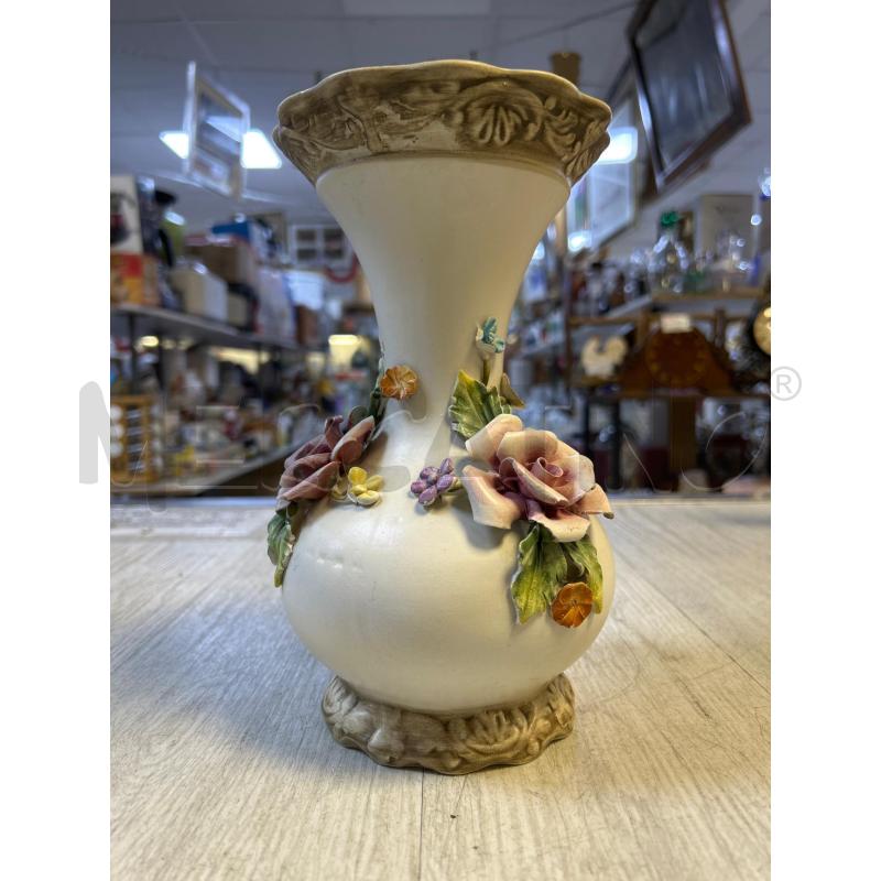 VASO CAPODIMONTE CON FIORI | Mercatino dell'Usato Ciampino 1