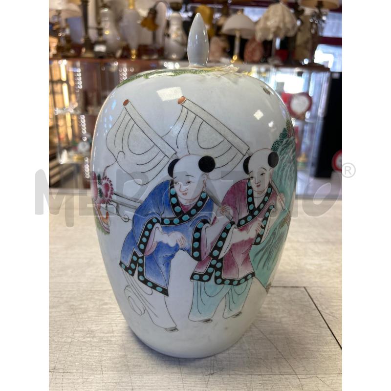 VASO CINESE BIANCO FIGURE  | Mercatino dell'Usato Ciampino 1