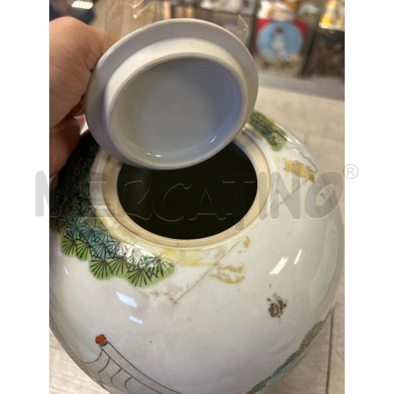 VASO CINESE BIANCO FIGURE  | Mercatino dell'Usato Ciampino 3
