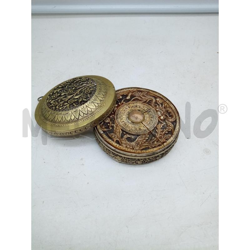 BUSSOLA OTTONE OSSO RILIEVI DRAGONI EPOCA  | Mercatino dell'Usato Roma porta maggiore 1