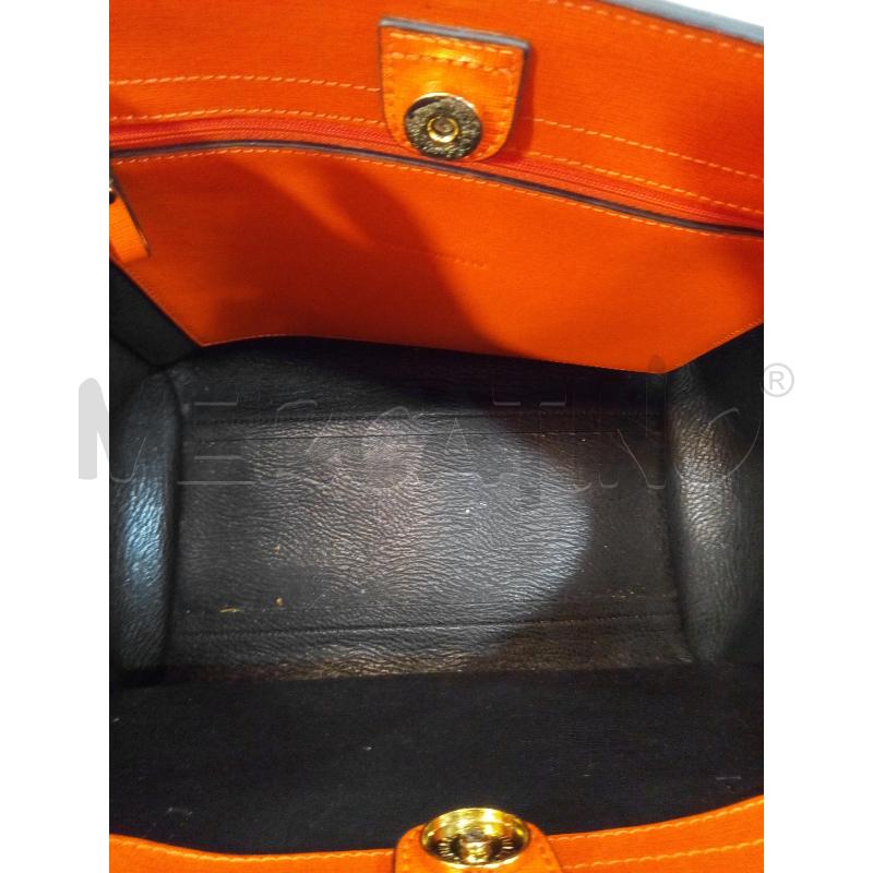 CICCINELLE BORSA ARANCIONE LOGHETTO GOLD 2 MANICI | Mercatino dell'Usato Roma porta maggiore 5
