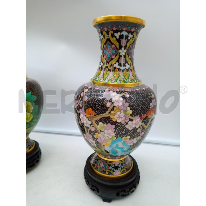 COPPIA VASI CLOISONNÈ FONDO NERO FIORI UCCELLI | Mercatino dell'Usato Roma porta maggiore 2