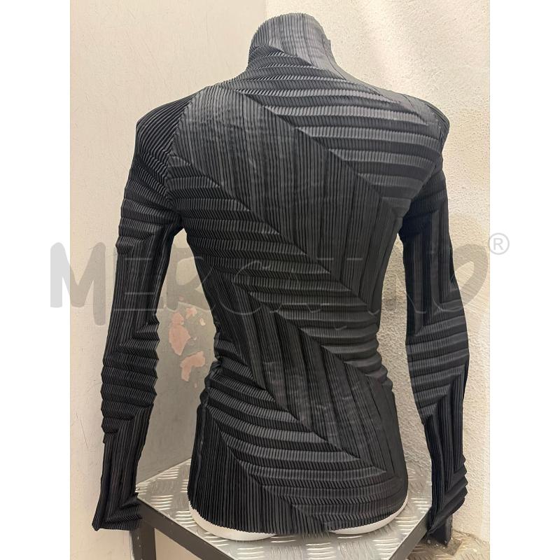 ISSEY MIYAKE MAGLIA DONNA NERA GRIGIA PLISSETTATA | Mercatino dell'Usato Roma porta maggiore 2