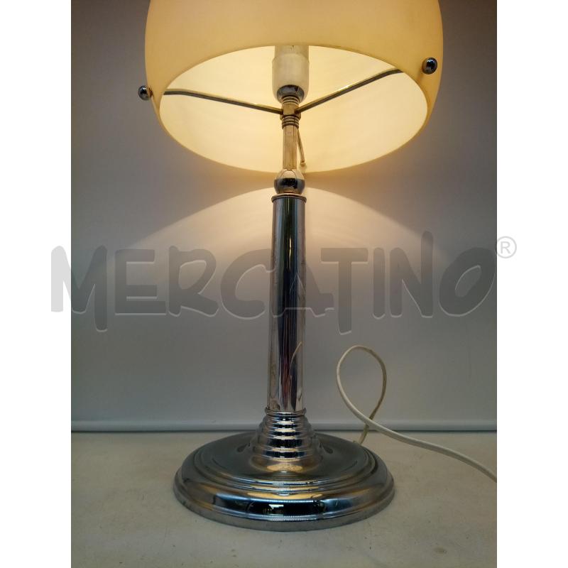 LAMPADA BASE CROMATA PARALUME TONDO VETRO ROSA | Mercatino dell'Usato Roma porta maggiore 3