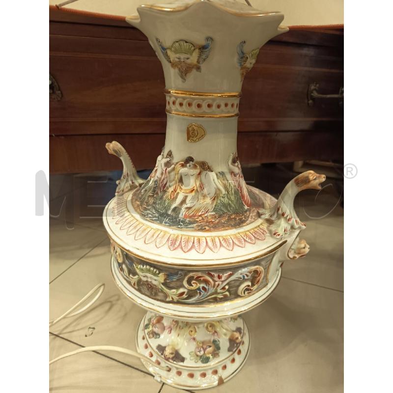 LAMPADA CERAMICA CAPODIMONTE FIGURE IN RILIEVO PARALUME B MATTONE  | Mercatino dell'Usato Roma porta maggiore 2