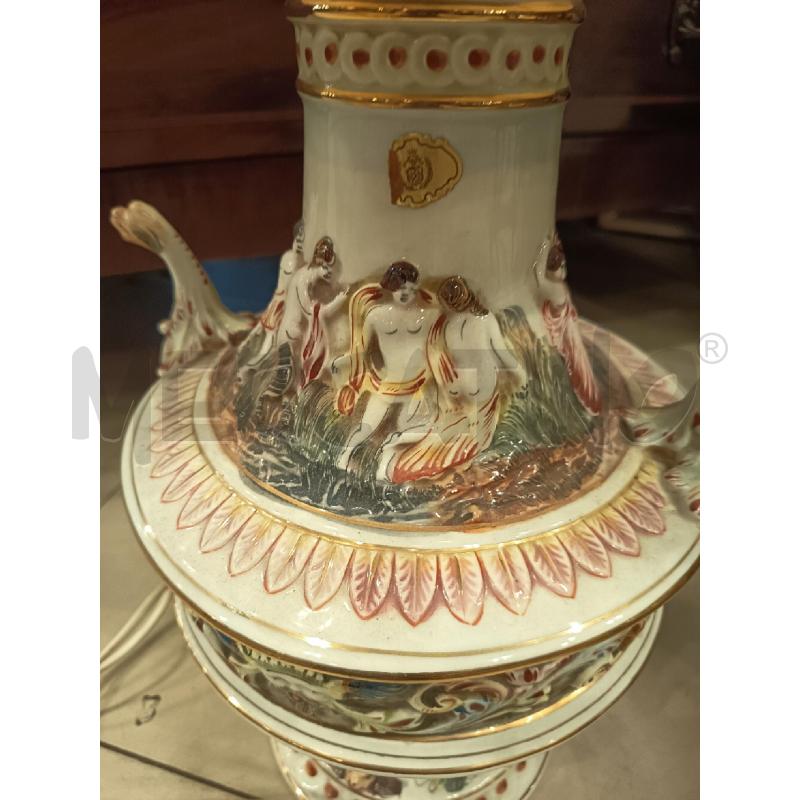 LAMPADA CERAMICA CAPODIMONTE FIGURE IN RILIEVO PARALUME B MATTONE  | Mercatino dell'Usato Roma porta maggiore 3
