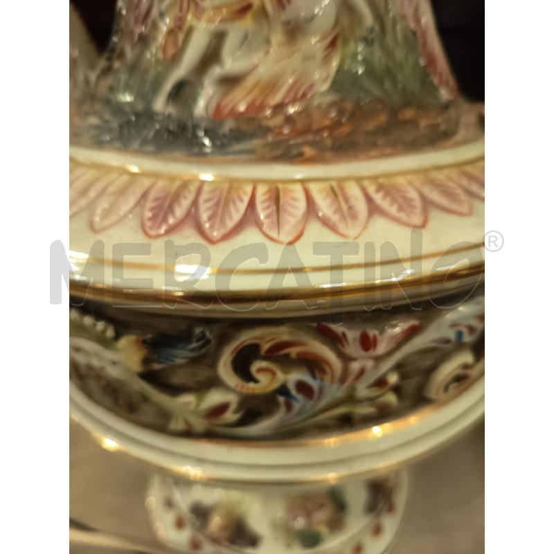 LAMPADA CERAMICA CAPODIMONTE FIGURE IN RILIEVO PARALUME B MATTONE  | Mercatino dell'Usato Roma porta maggiore 4