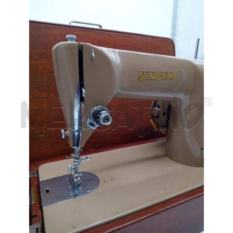 MACCHINA DA CUCIRE SINGER ANNI 50 BASE LEGNO | Mercatino dell'Usato Roma porta maggiore 3