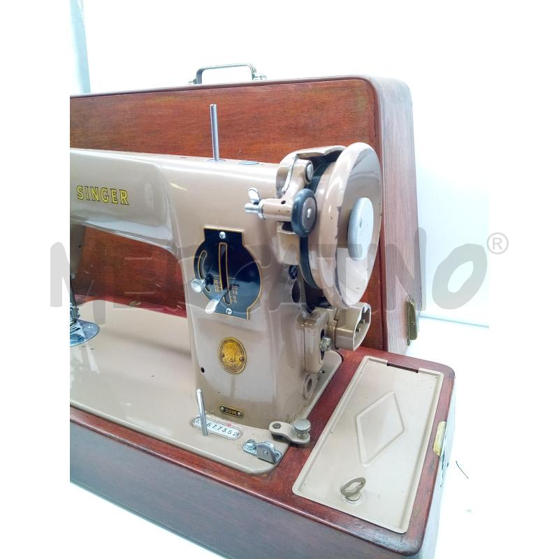 MACCHINA DA CUCIRE SINGER ANNI 50 BASE LEGNO | Mercatino dell'Usato Roma porta maggiore 5