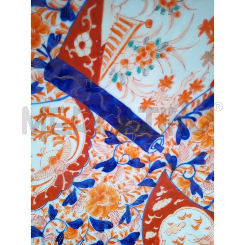PIATTO PORCELLANA IMARI DECORO ROSSO BLU EPOCA  | Mercatino dell'Usato Roma porta maggiore 2