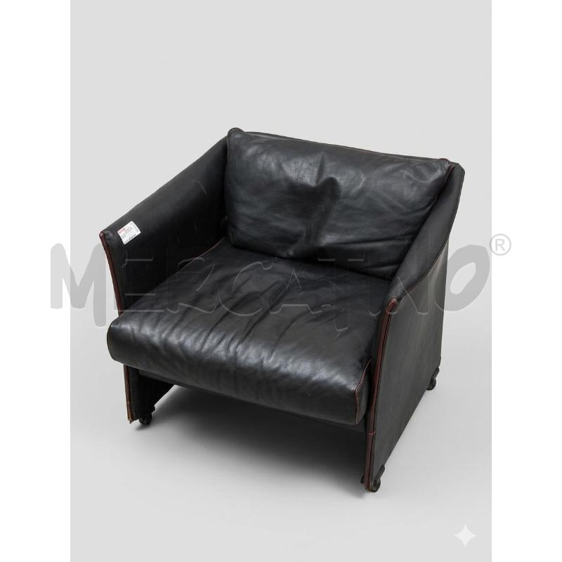 POLTRONA NERA CASSINA DIFETTI   | Mercatino dell'Usato Roma porta maggiore 1