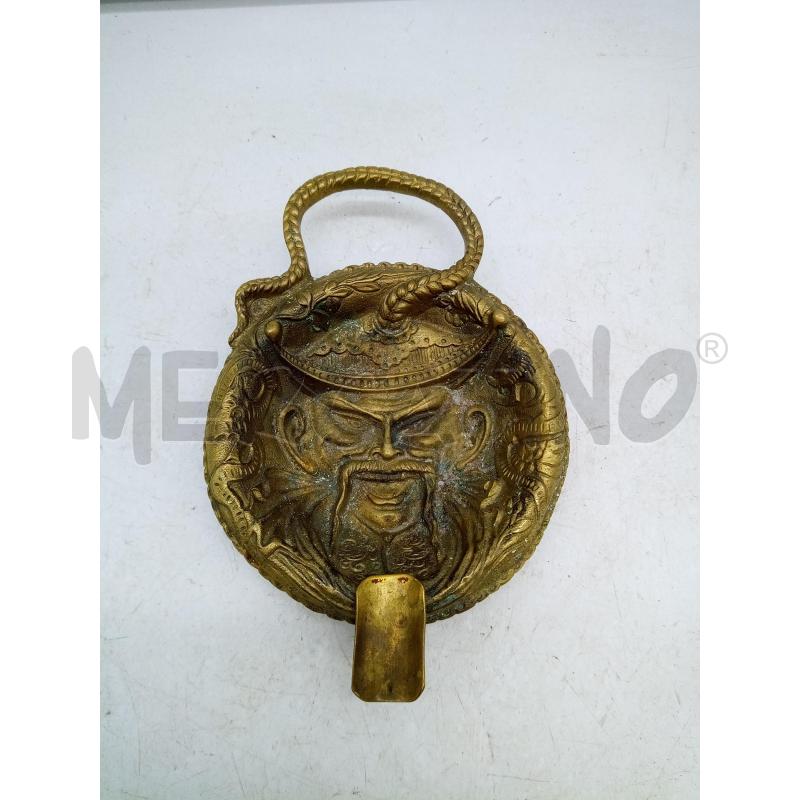 POSACENERE OTTONE RILIEVO SAMURAI   | Mercatino dell'Usato Roma porta maggiore 1