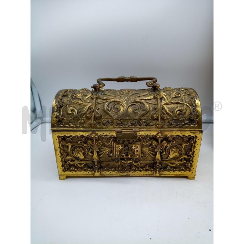 SCATOLA BAULETTO LIBERTY OTTONE FIORI CESELLATI | Mercatino dell'Usato Roma porta maggiore 1