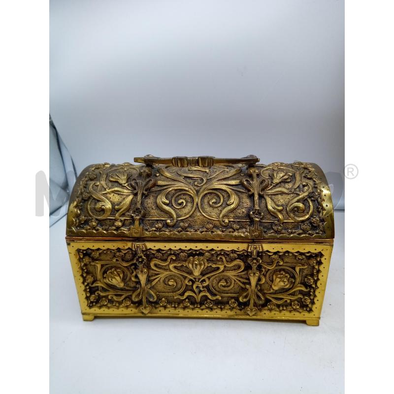 SCATOLA BAULETTO LIBERTY OTTONE FIORI CESELLATI | Mercatino dell'Usato Roma porta maggiore 3