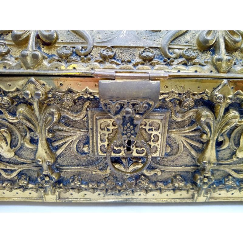 SCATOLA BAULETTO LIBERTY OTTONE FIORI CESELLATI | Mercatino dell'Usato Roma porta maggiore 5
