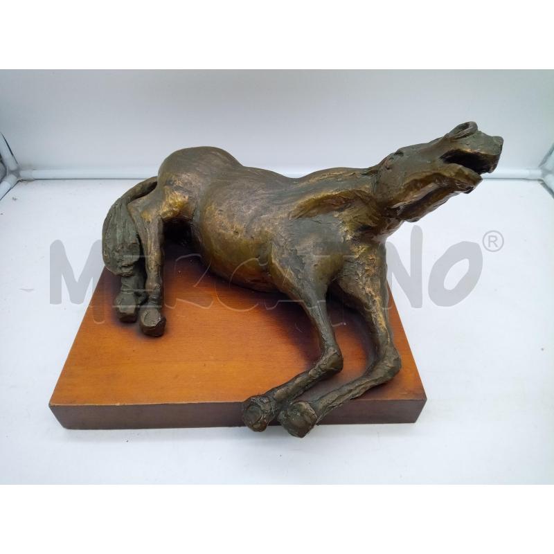 SCULTURA BRONZO CAVALLO DISTESO BASE LEGNO | Mercatino dell'Usato Roma porta maggiore 1