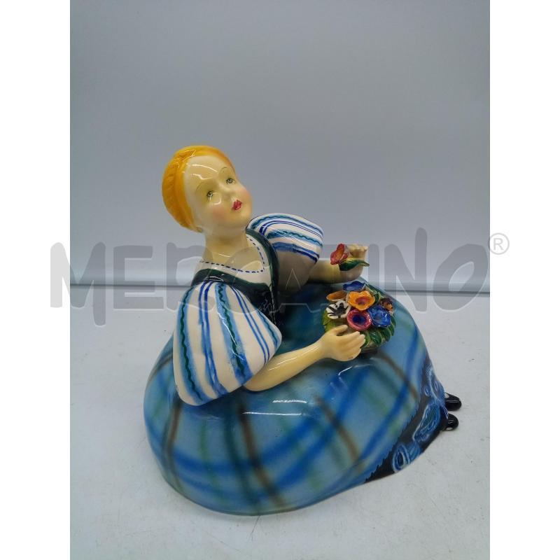 SCULTURA CERAMICA AGOSTINELLI DONNA SEDUTA CON CESTO FIORI LIEVI DIFETTI | Mercatino dell'Usato Roma porta maggiore 2