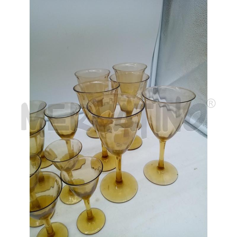 SET BICCHIERI VETRO PRIMI 900 AMBRATO CON BOTTIGLIA  | Mercatino dell'Usato Roma porta maggiore 3