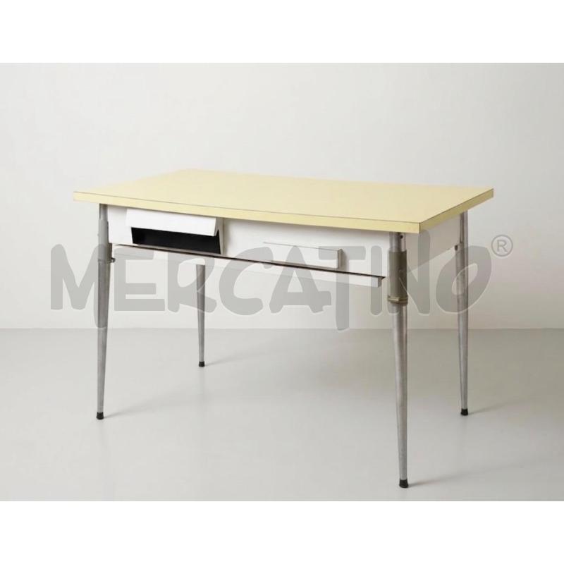 TAVOLINO FORMICA GIALLO | Mercatino dell'Usato Roma porta maggiore 1