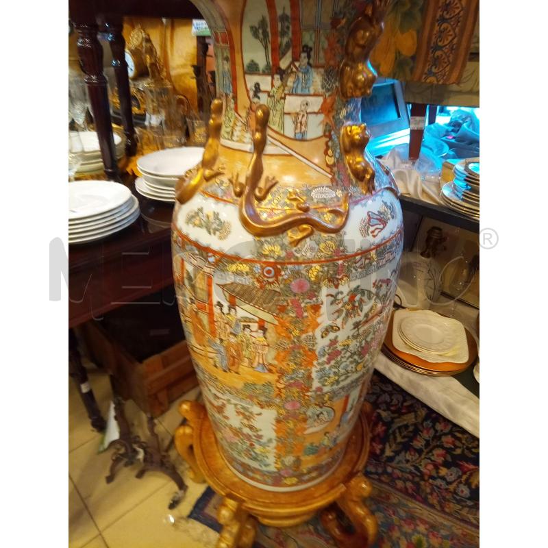 VASO MONUMENTALE PORCELLANA DIPINTA CHINA BASE LEGNO  | Mercatino dell'Usato Roma porta maggiore 1