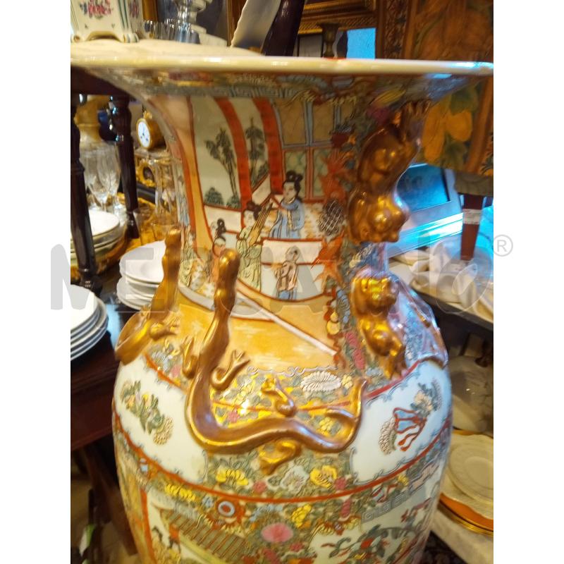 VASO MONUMENTALE PORCELLANA DIPINTA CHINA BASE LEGNO  | Mercatino dell'Usato Roma porta maggiore 3