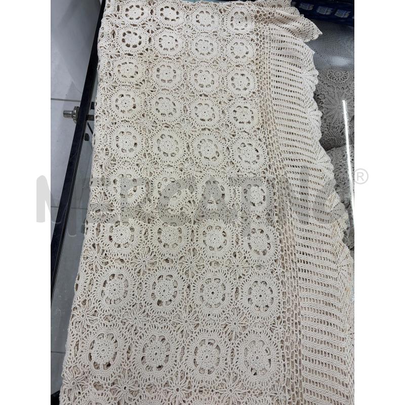 COPRI LETTO UNCINETTO MATRIMONIALE BEIGE | Mercatino dell'Usato Roma-axa-casal palocco 1