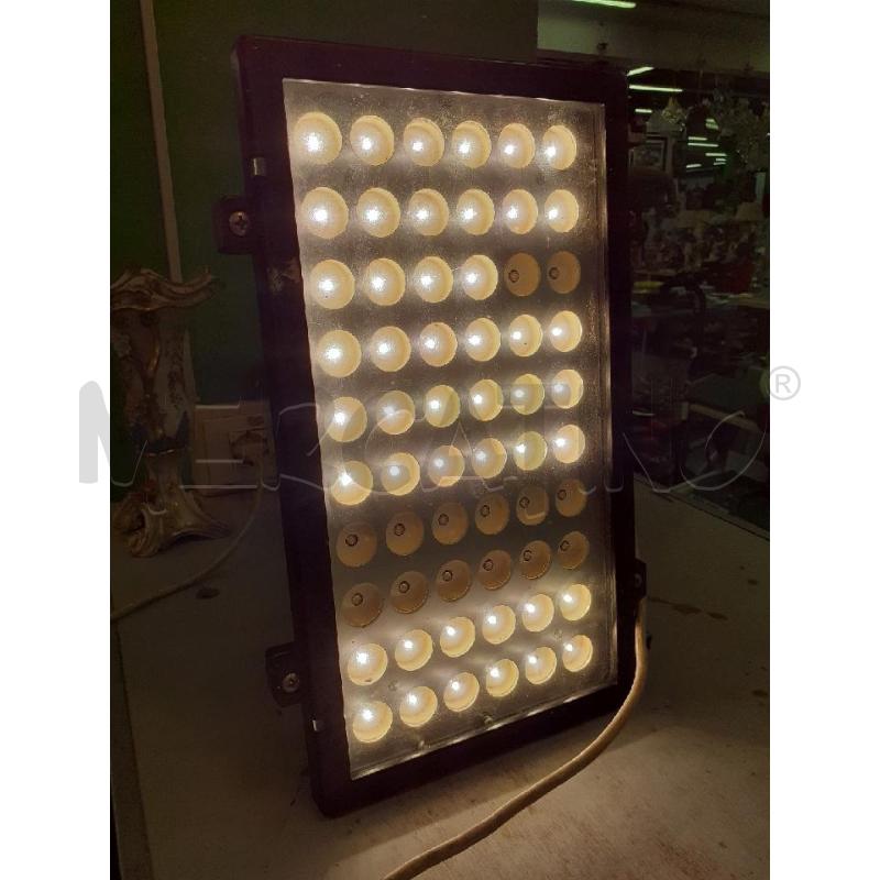 FARO ARCHITETTURALE ALCUNE LUCI NON FUNZIONANTI  | Mercatino dell'Usato Roma monteverde 3