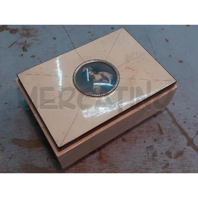 SCATOLA BEIGE MINIATURA DAMA | Mercatino dell'Usato Roma monteverde 1