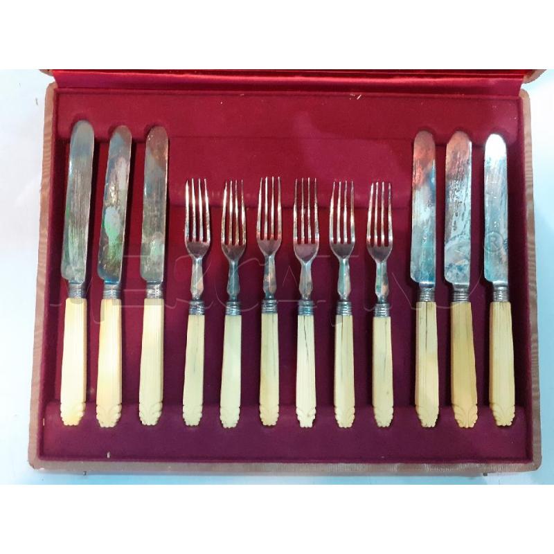 SERVIZIO POSATE BEIGE MANICO BEIGE | Mercatino dell'Usato Roma monteverde 2