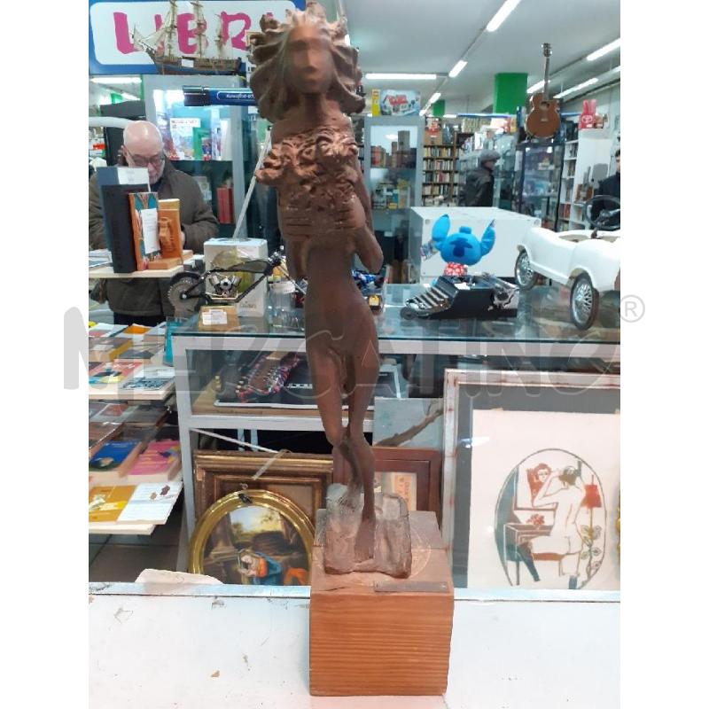 STATUA BRONZO DONNA FIORI ''NINO MANDRICI'' | Mercatino dell'Usato Roma monteverde 1
