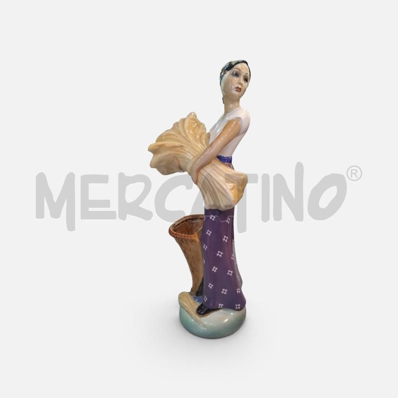 STATUA DONNA CON FIENO PORCELLANA | Mercatino dell'Usato Roma monteverde 1