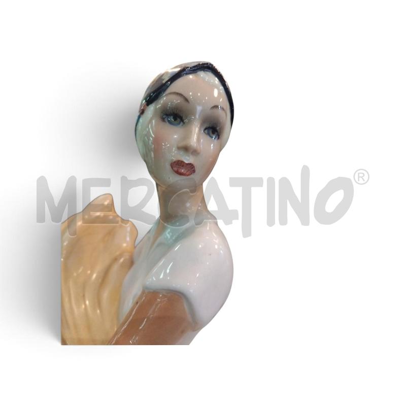 STATUA DONNA CON FIENO PORCELLANA | Mercatino dell'Usato Roma monteverde 4