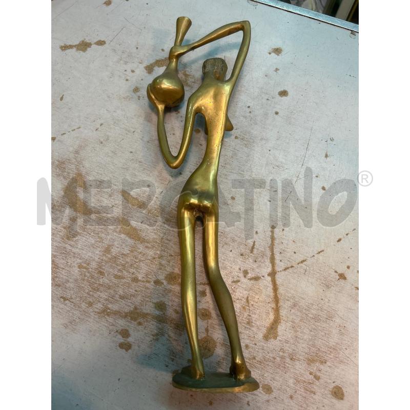 STATUA METALLO DORATO DONNA CON VASO | Mercatino dell'Usato Roma monteverde 2