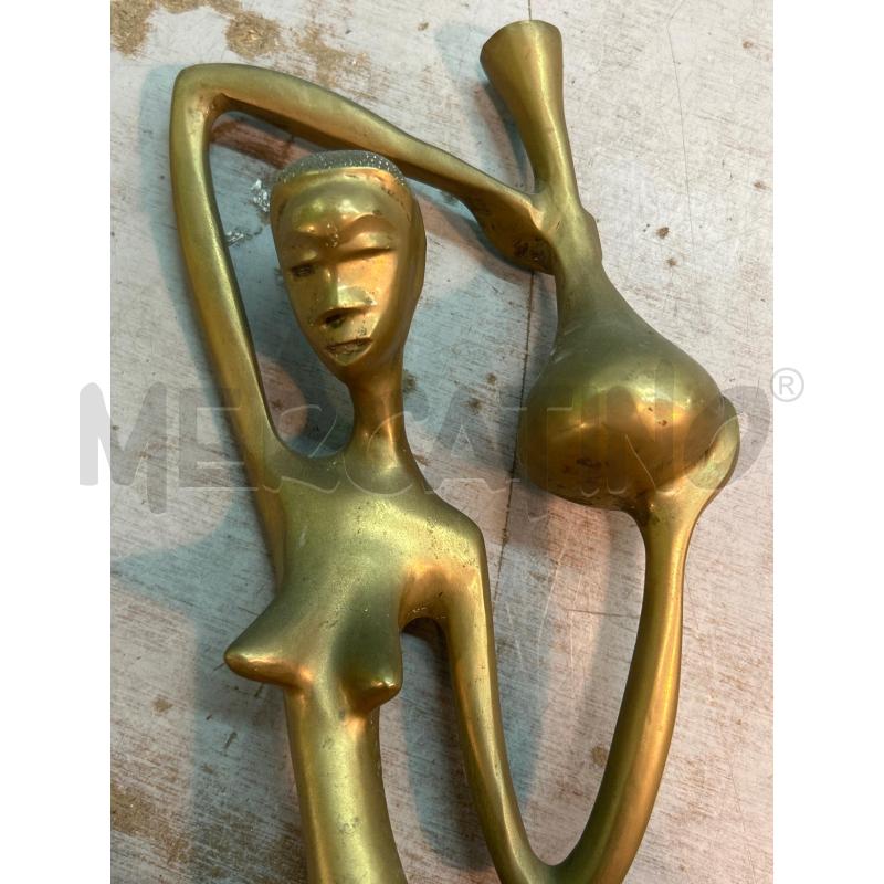 STATUA METALLO DORATO DONNA CON VASO | Mercatino dell'Usato Roma monteverde 3