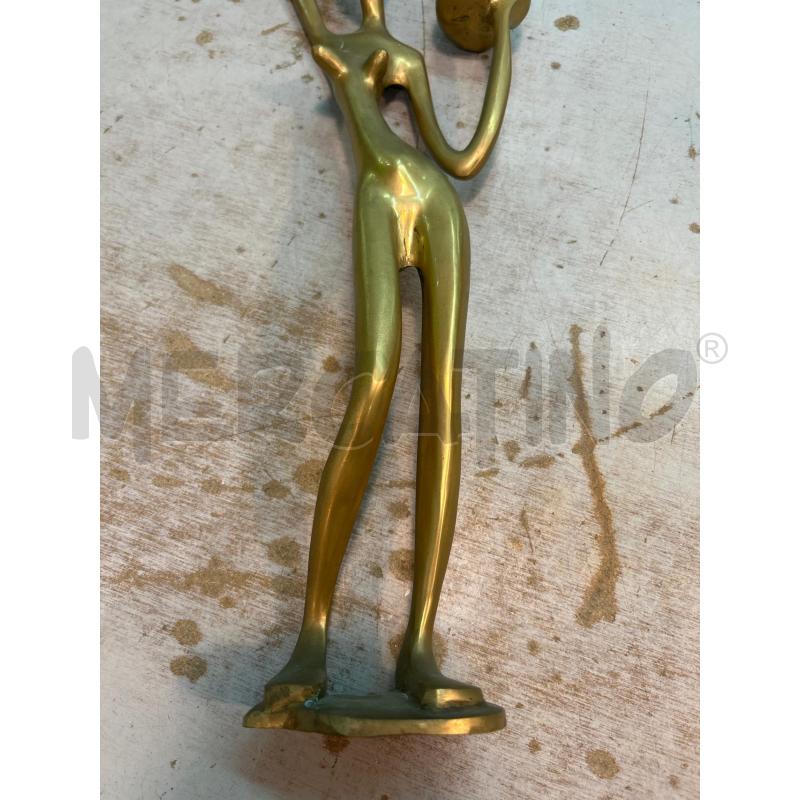 STATUA METALLO DORATO DONNA CON VASO | Mercatino dell'Usato Roma monteverde 4