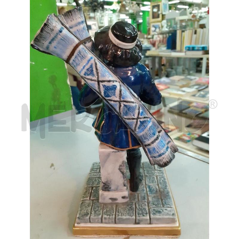 STATUA UOMO CON TAPPETO FABRIS | Mercatino dell'Usato Roma monteverde 3
