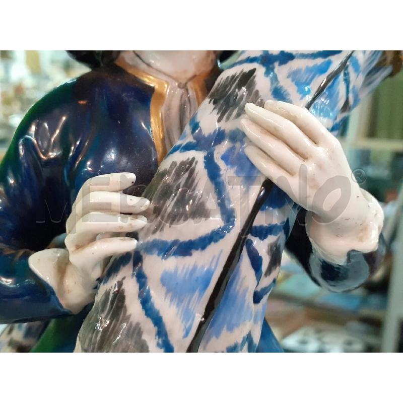 STATUA UOMO CON TAPPETO FABRIS | Mercatino dell'Usato Roma monteverde 5